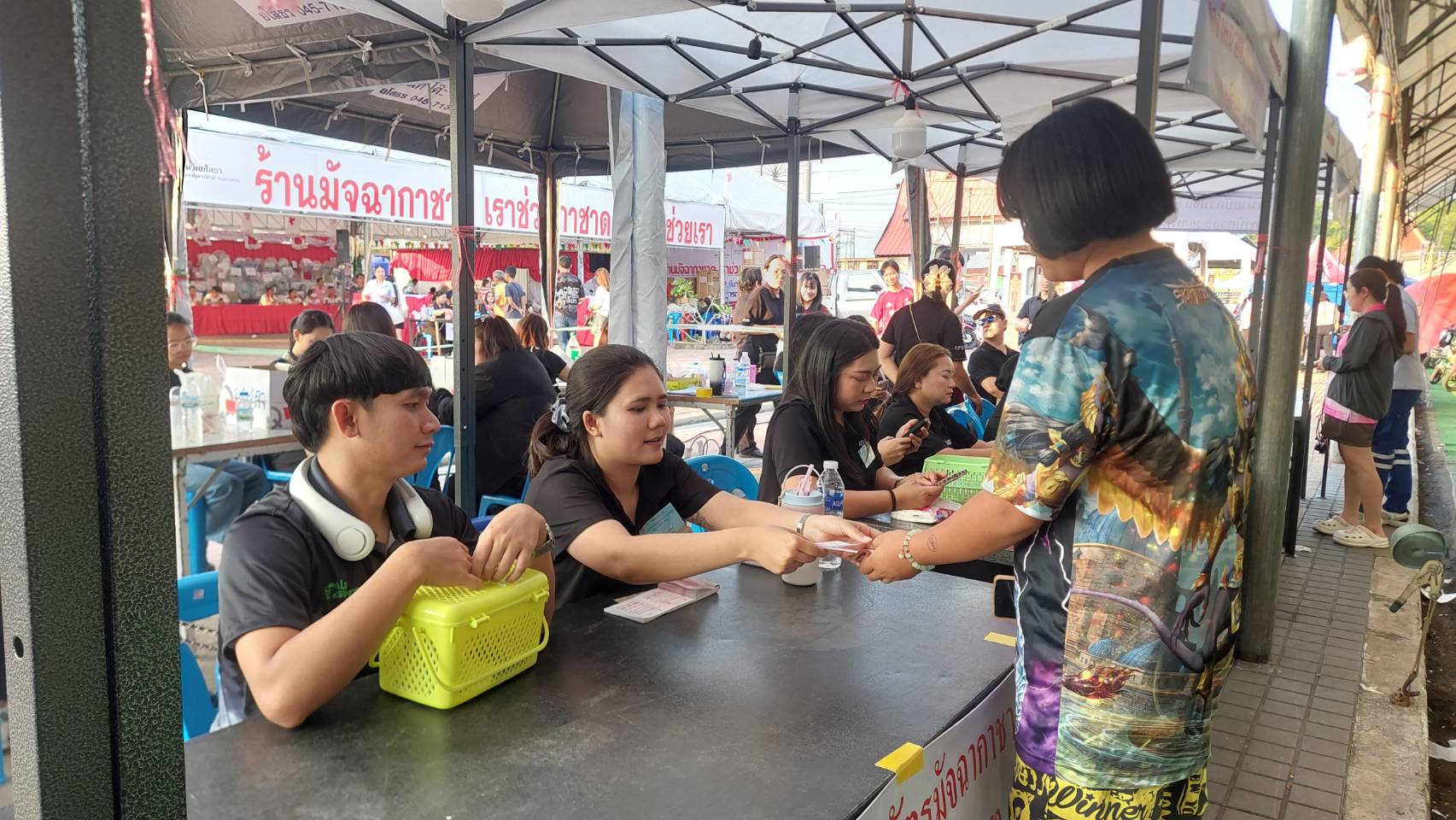 title - ส.ป.ก.ยโสธร ร่วมเป็นสักขีพยานในการมอบรางวัลและร่วมจำหน่ายบัตรกาชาดในงานสถาปนาจังหวัดยโสธร ประจำปี 2569